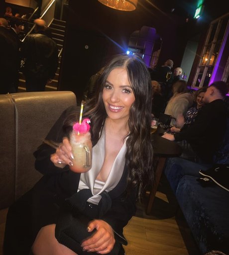 Megan L model top image