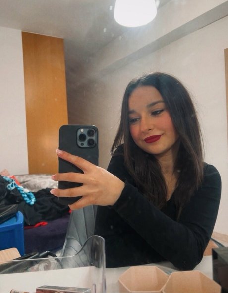 narjess star hot pic