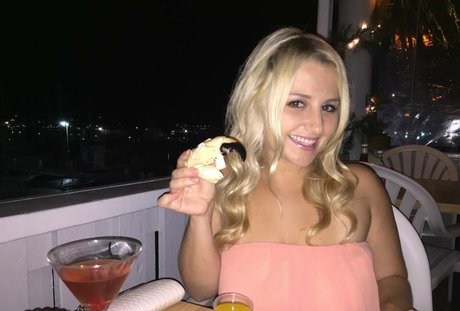 Jackie K top actress pic