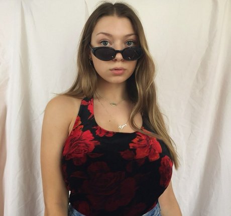 Sara Brooks art pornstar picture