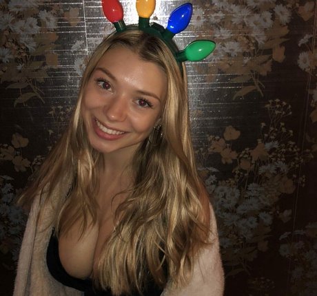 Sara Brooks erotic star gallery