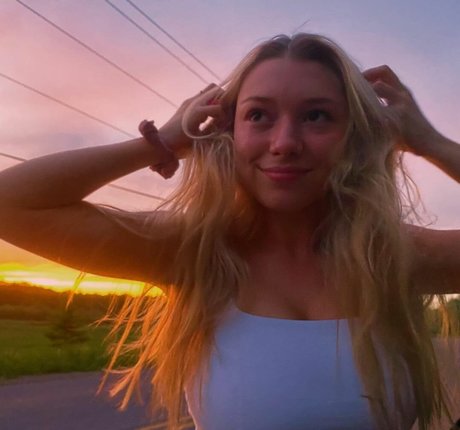 Sara Brooks exclusive pornstar archive