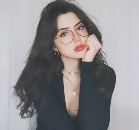 Sophie Silva model naked picture