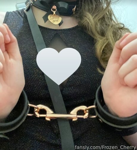 Frozen Cherry pornstar xxx pics