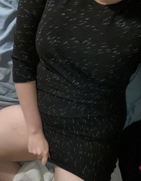 Frozen Cherry naked pornstar img