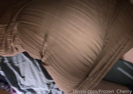 Frozen Cherry star nudes pic