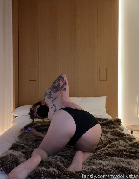 mydollystar model pornographic photos