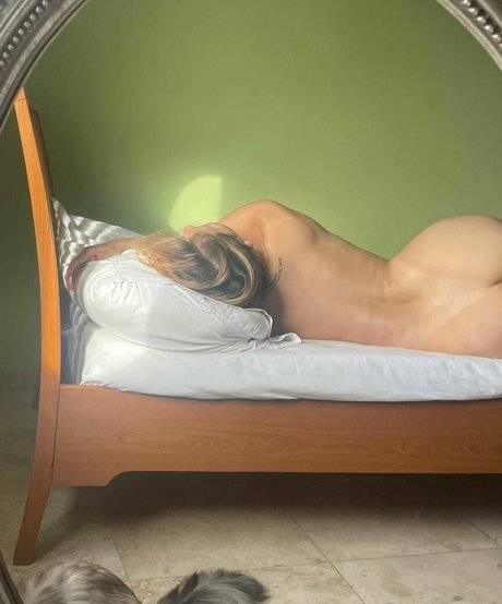 MonroCocos nude model archive