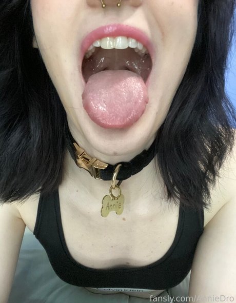 AnnieDro sex star pics