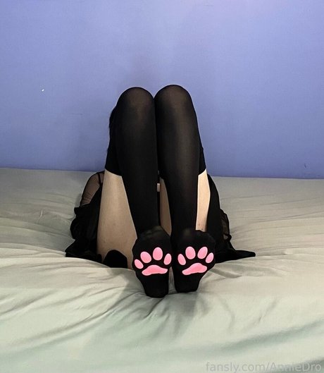 AnnieDro naked actress galleries