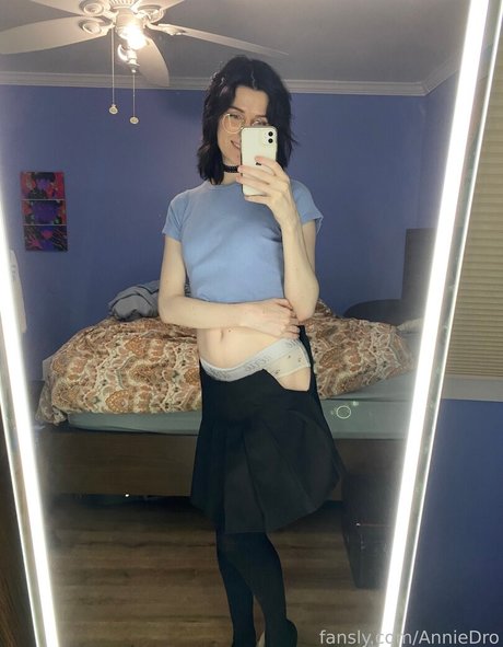 AnnieDro pornstar nudes archive