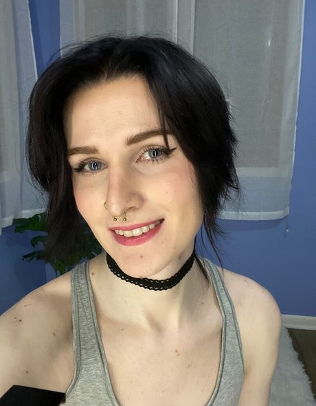 AnnieDro star nude archive