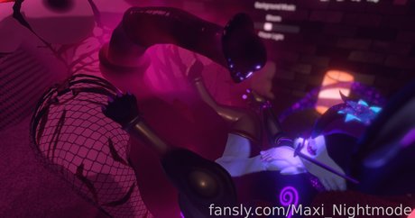 Maxi Nightmode nudes model picture