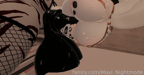 Maxi Nightmode erotic model picture