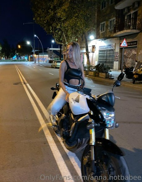 anna hotbabee model pornographic images