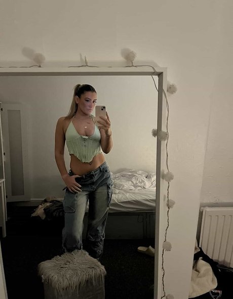 Hol Grace pornstar adult picture