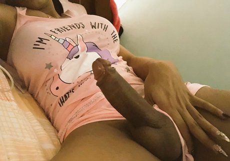 SaraDivats1 model naked pic