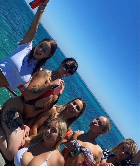 Arlea art star photos