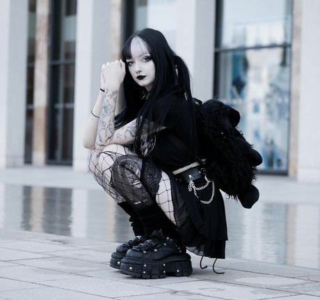 CreepyCassy free actress pic