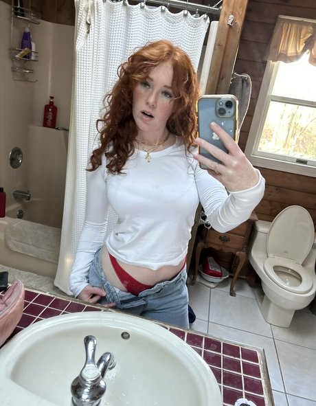 Kenziemahar adult model pic