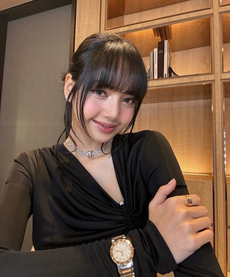 Lisa Blackpink nude actress image