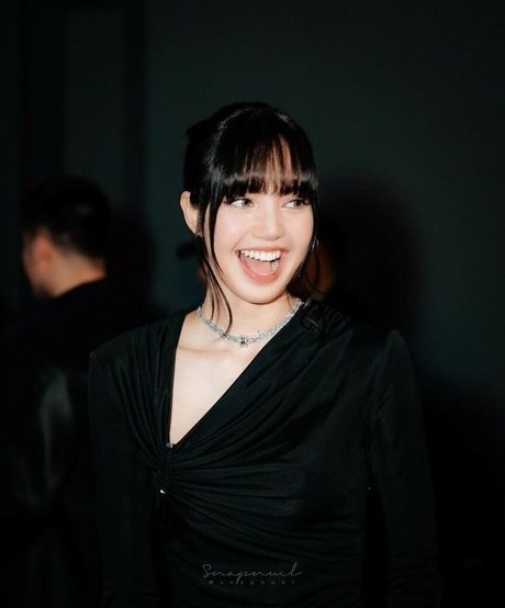 Lisa Blackpink hot actress photos