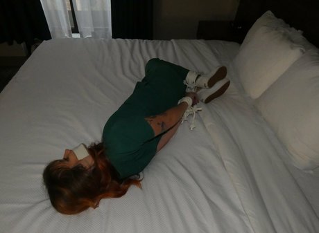 sweetpeacheslanevip star naked photo