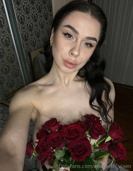 elizabeth natural hot actress photos