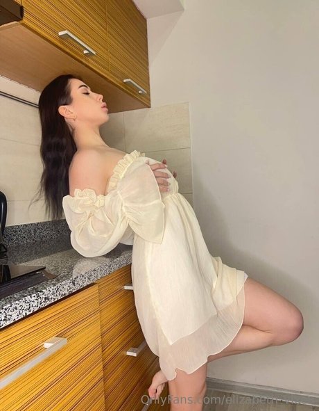 elizabeth natural sexy star picture