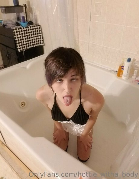 hottie witha body actress img