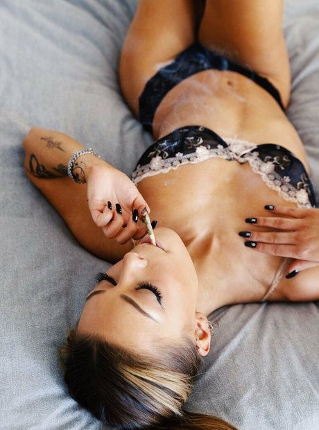 aubreyallia sexy actress picture