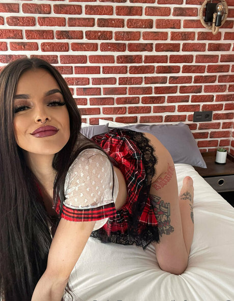 lafaraona2 perfect model pic