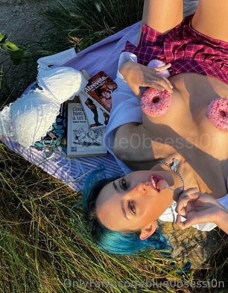 blue0bsessi0n star nudes photos