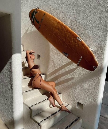 thejessicaexperience naked model photo