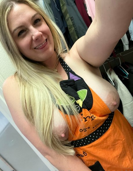 kelseymaefree naked pornstar pic