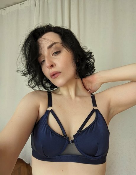 zoeunholy model art pics