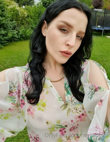 zoeunholy star art pictures