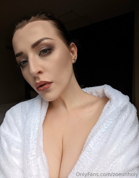 zoeunholy model xxx picture