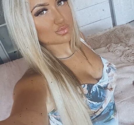 Lily Mcalpine model nudes image