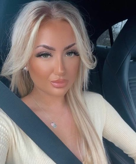 Lily Mcalpine pornstar exclusive pics