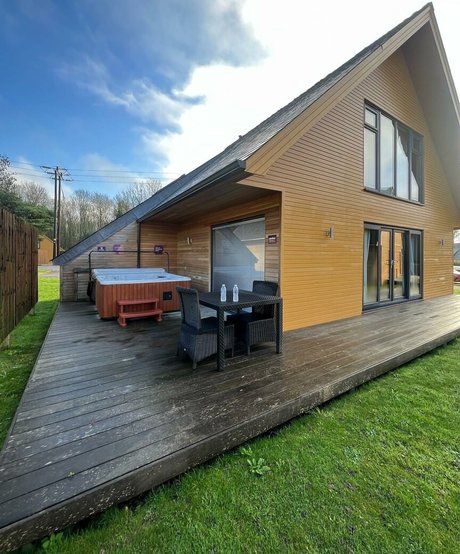 Lily Mcalpine model hot img