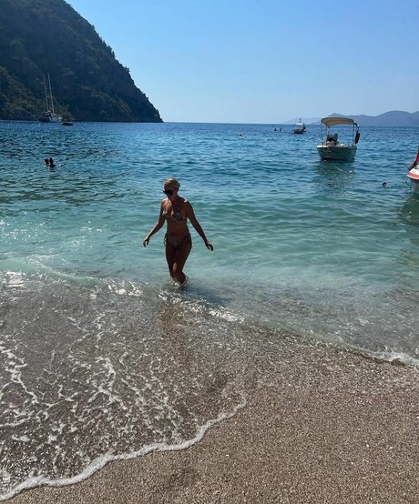 Lily Mcalpine model nudes image