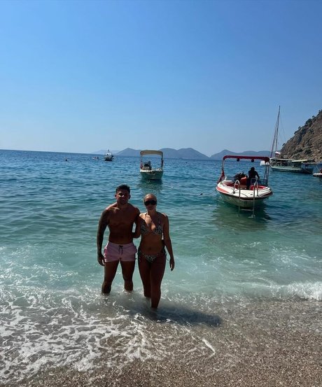 Lily Mcalpine model art photo