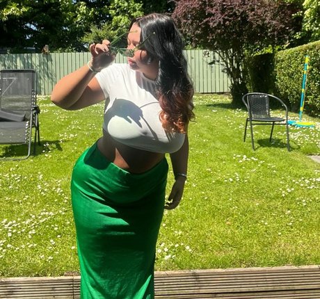 caravernon nudes star img