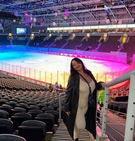 caravernon model sex pics