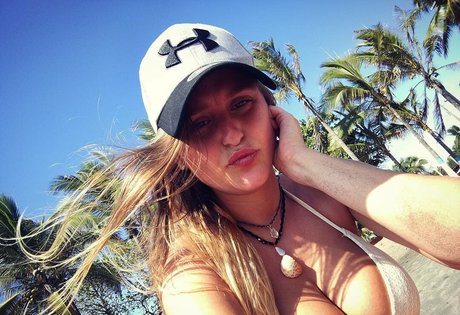 Luan Raviv perfect actress pics