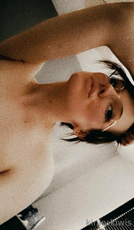 kinkykiwisx star high quality photos
