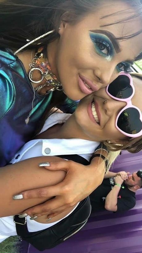 Bobbie Cook art star img