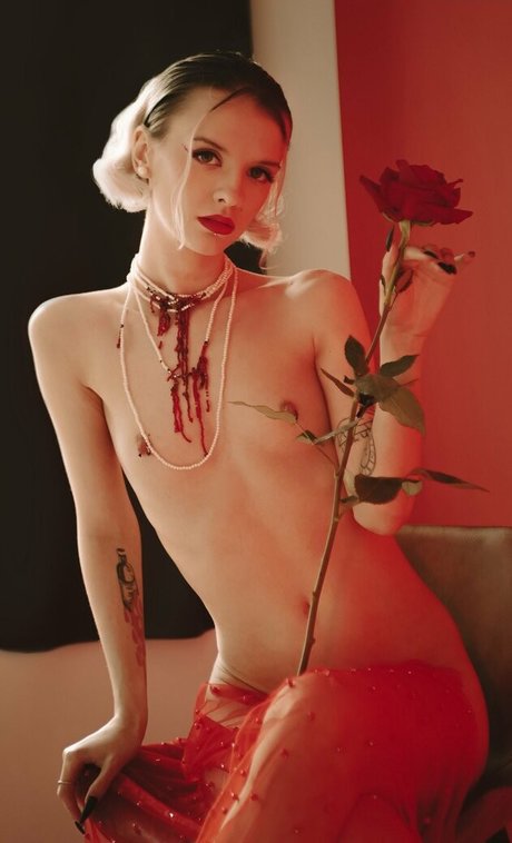 may mmmmmmmmm adult model pic