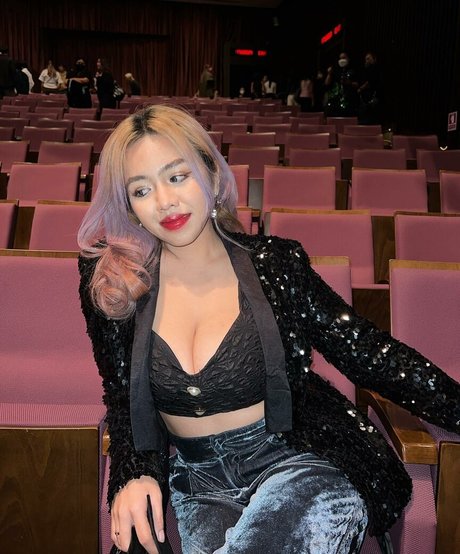 Zareena beautiful actress image